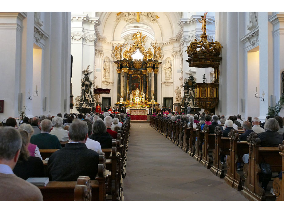 Abschlussvesper der Bischofskonferenz mit Austeilung des Bonifatiussegens (Foto: Karl-Franz Thiede)